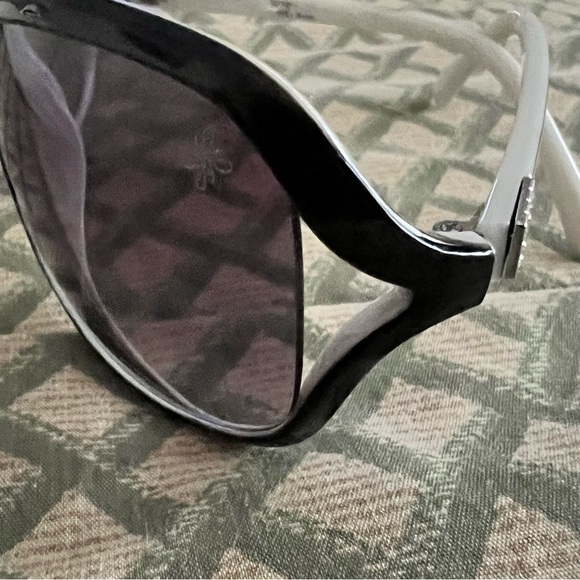 Vintage Simply Vera Wang Sunglasses - Picture 3 of 10